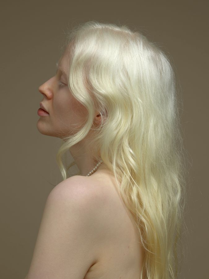 Andrea Zvadova  PIGMENT SARAH S.jpg
