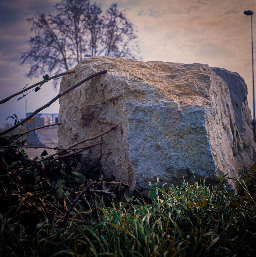 stoneinarles08.jpg