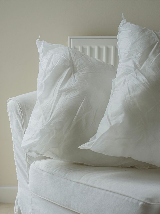 _8108138_kor_pilows_without_casses_radiator_armchair_bedroom_FOR_INSTA.jpg